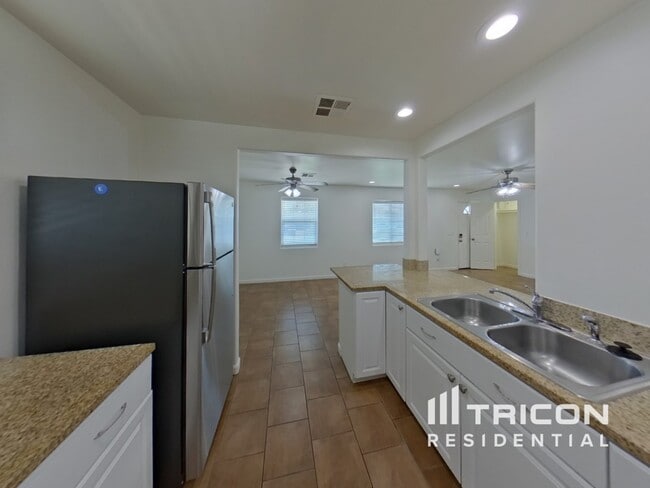 Building Photo - 619 S Sirrine
