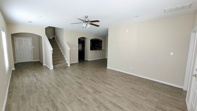 Foto del edificio - Spacious Townhouse located in Chaffee Cros...