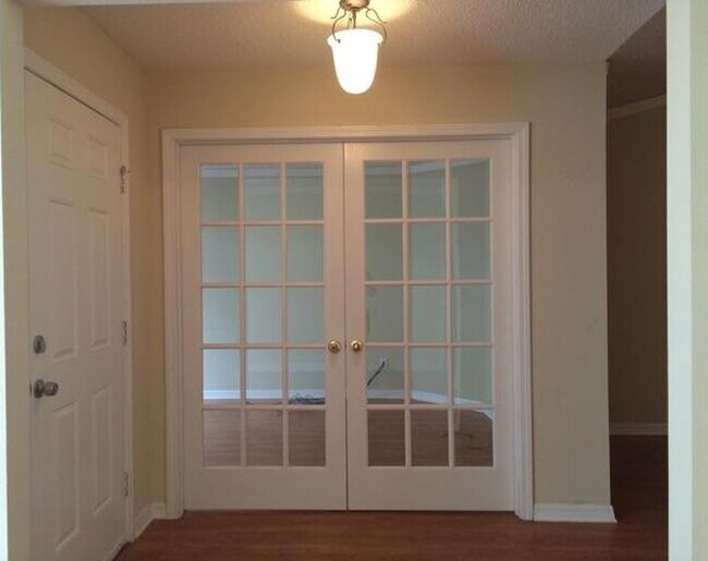 Building Photo - 1619 Redfin Dr