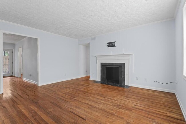 Foto del edificio - 335 Winding River Dr