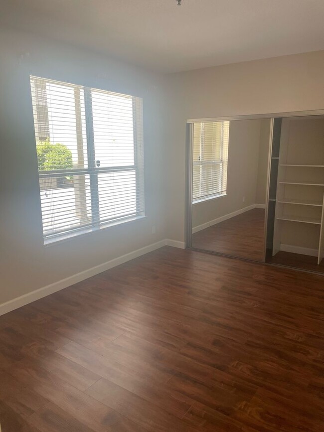 Foto del edificio - SUNNYVALE - Large (approx. 1,150 sq. ft.),...