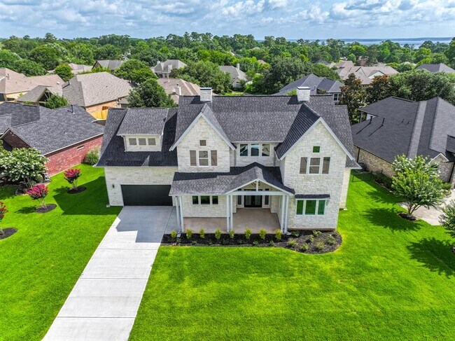 Building Photo - 624 Edgewood Dr