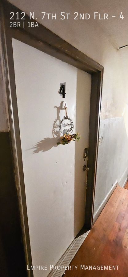 Building Photo - 2nd Floor: 2 Bedroom/1 Bathroom Apartment ...