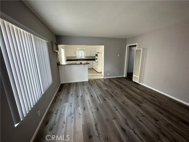 Foto del edificio - 10317 Pinehurst Ave