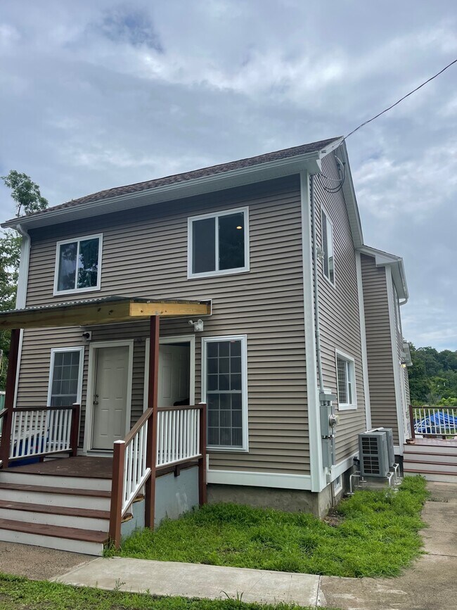 36 James St, Bristol, CT 06010 Townhome Rentals in Bristol CT