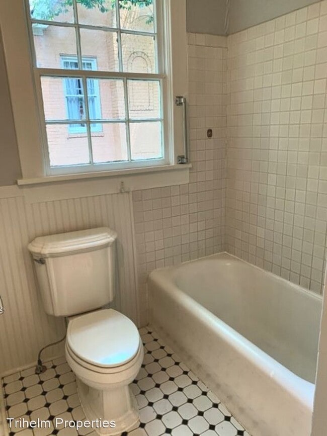 Building Photo - 3 br, 2 bath House - 1600 Pinehurst Place
