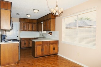 Building Photo - 110 Pine St