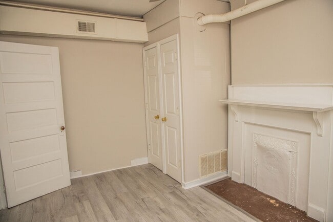 Building Photo - 22 S Plum St