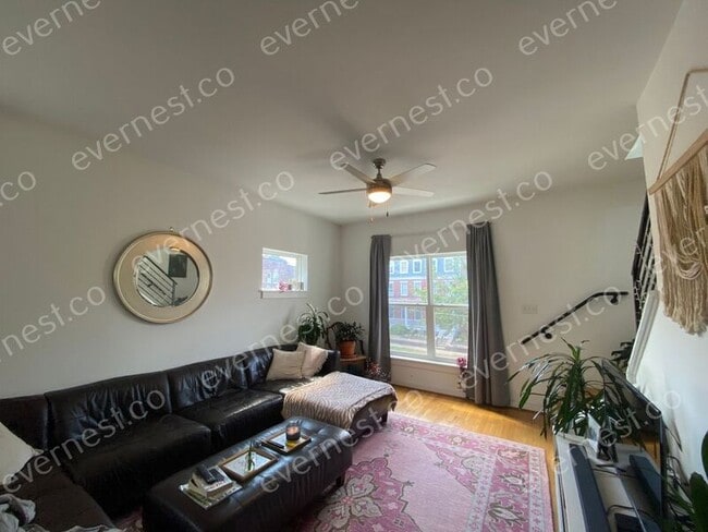 Building Photo - 1422 Porter St