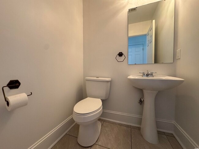 Building Photo - 3848 Waterford Dr