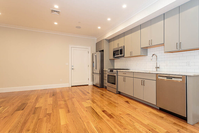 Building Photo - 17 Vinton St