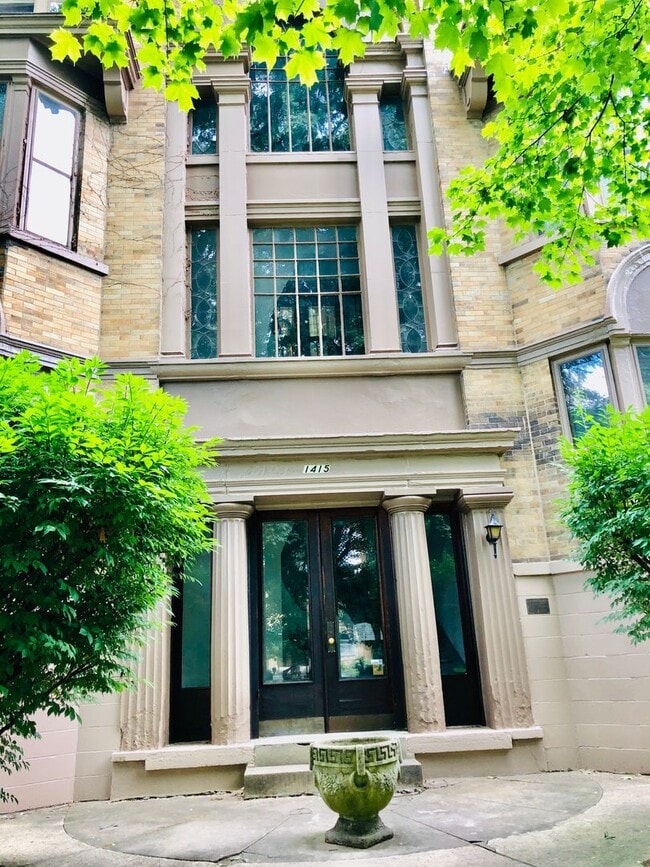 Building Photo - 1415 St James Ct