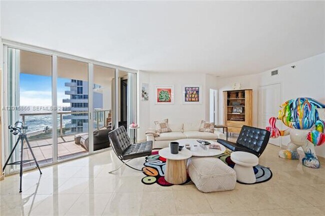 Foto del edificio - 8925 Collins Ave