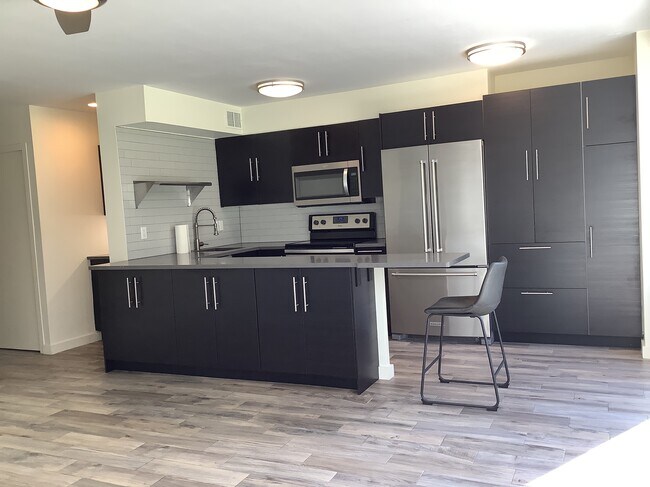 Building Photo - 12520 Edgewater Dr