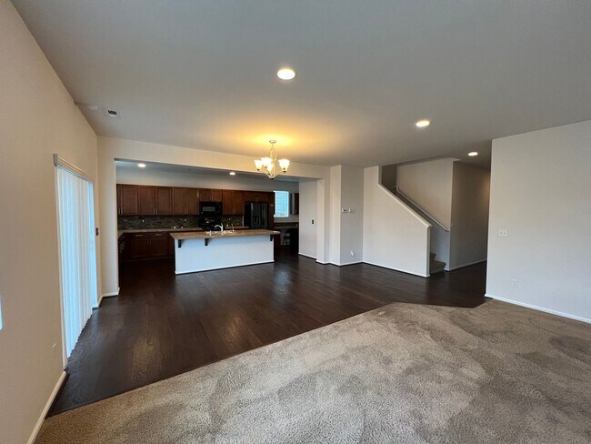 Foto del edificio - Spacious Home in Desirable Spanaway Community