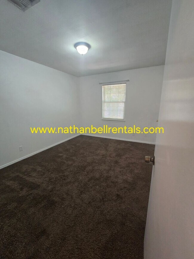 Foto del edificio - 3 bedroom/2 bath single family