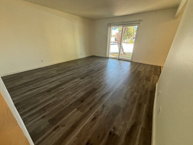 Foto del edificio - 1708 Ross Cir