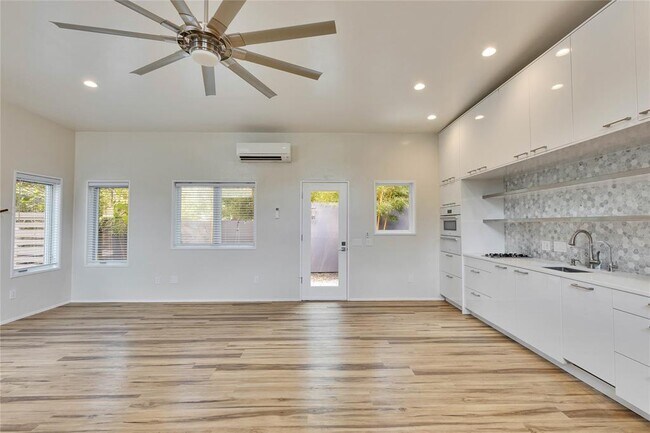 Foto del edificio - 1515 Bluebonnet Ln
