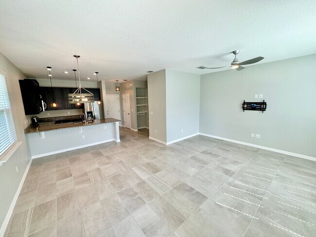Building Photo - FOR RENT - Fantastic end unit townhouse in...
