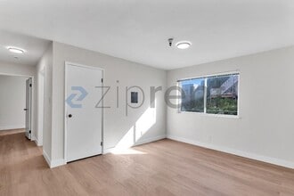 Building Photo - 790 7th Ave