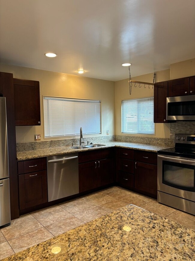 Building Photo - Manufactured home in 55+ community in Cham...