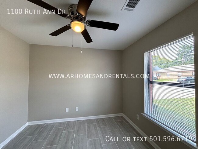 Foto del edificio - 1100 Ruth Ann Dr