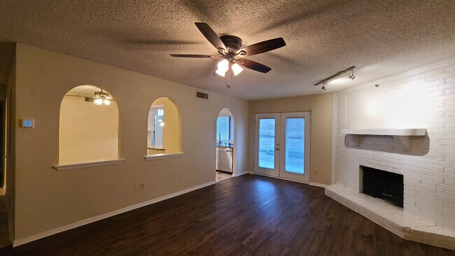 Foto del edificio - 1632 Nueces Dr