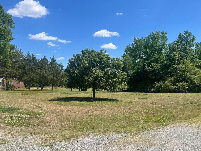 Foto del edificio - Rancher on 6.79 Acre Lot