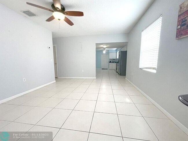 Foto del edificio - 324 SW 22nd St