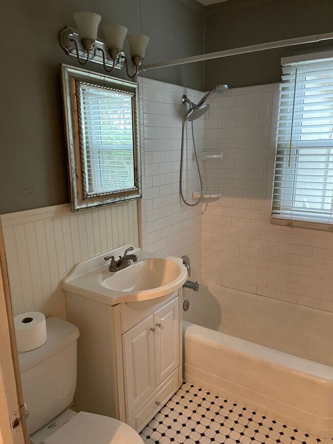 Foto del edificio - Charming 2 bed 1 bath home