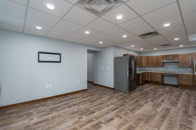 Sala de estar y cocina - 513 N Riverfront Dr