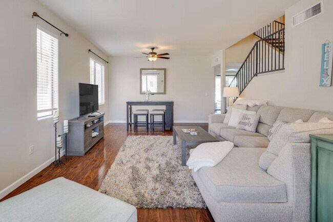 Building Photo - 1209 W Crystal Palace Pl