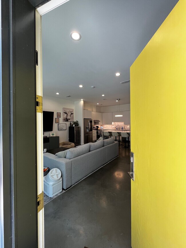 Photo - 463 Frontline Cove Townhome