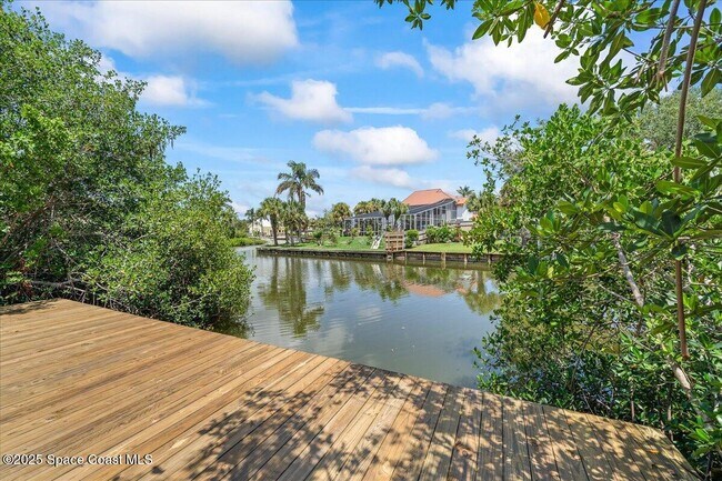 Foto del edificio - 2060 Newfound Harbor Dr