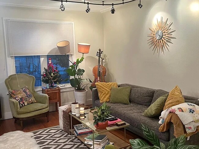 Living room - 6510 Linden Ave N