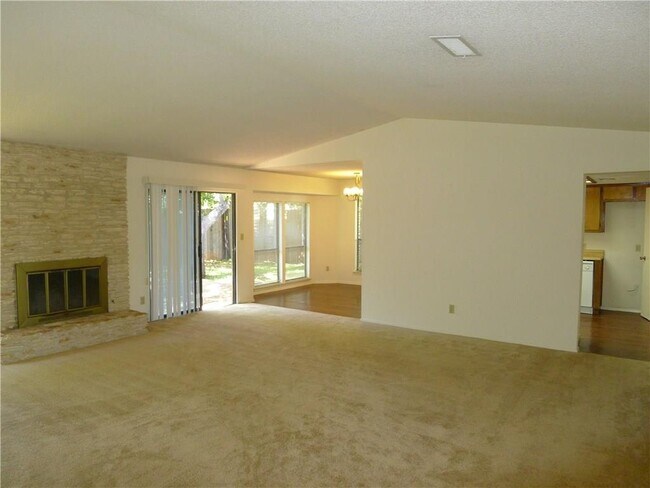 Building Photo - 4911 White Elm Dr