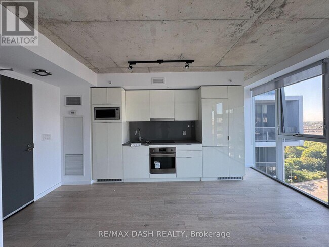 Photo du bâtiment - 170 Bayview Ave