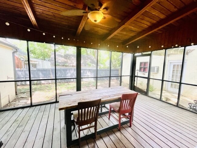 Building Photo - 01894