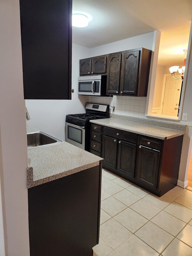 131 Fordson Ave Unit 9, Cranston, RI 02910 Condo for Rent in Cranston