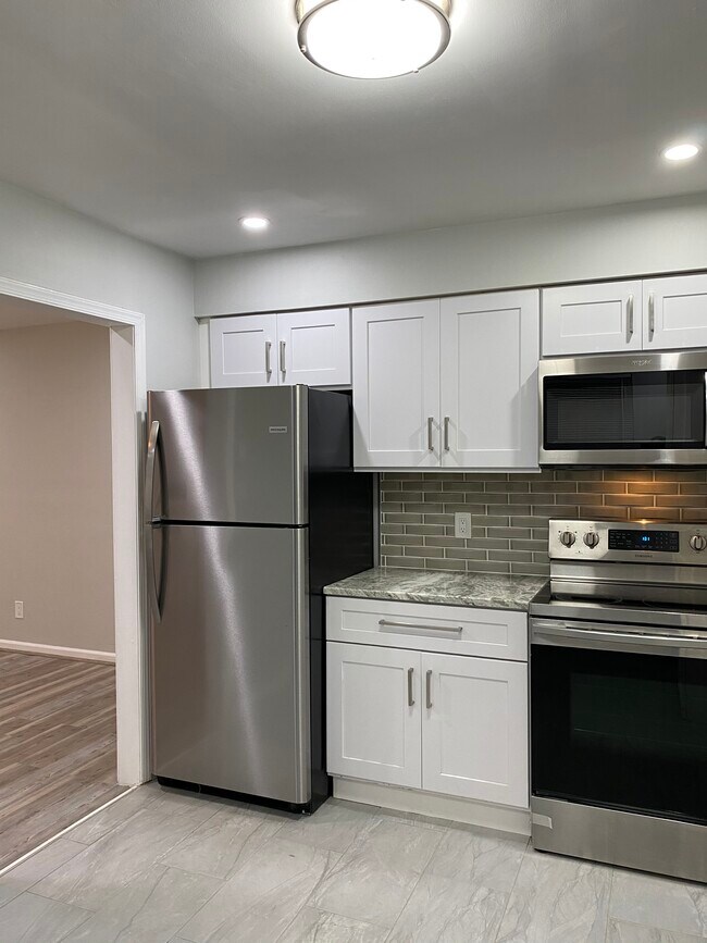 Building Photo - 1827 Ego Dr