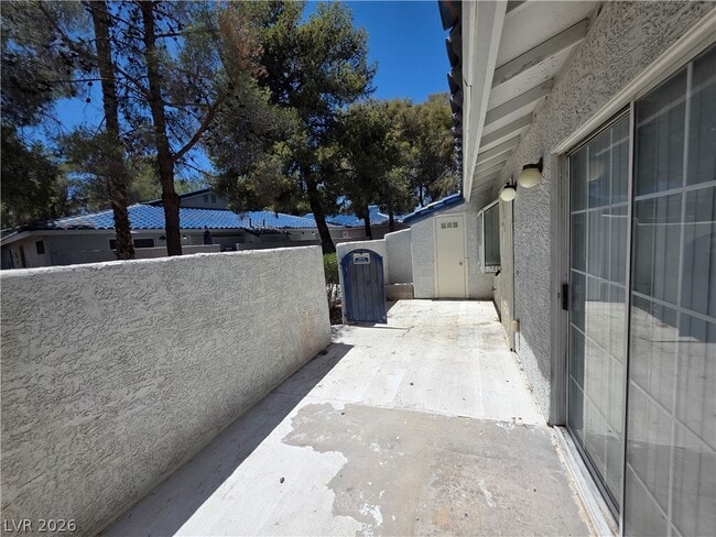 Building Photo - 2121 Chertsey Dr