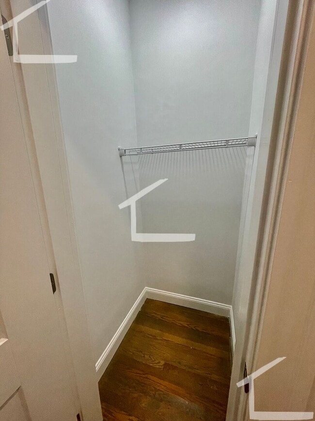 Building Photo - RENOVATED!  IN-UNIT LAUNDRY!   PARQUET FLO...