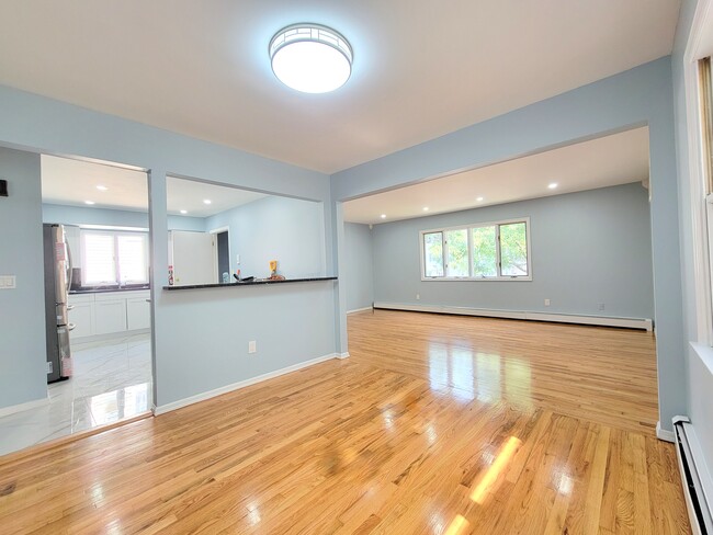 DR/LR - 242 Terrace Ave