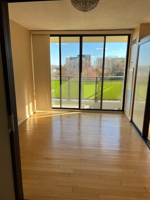 Foto principal - 5225 Pooks Hill Rd