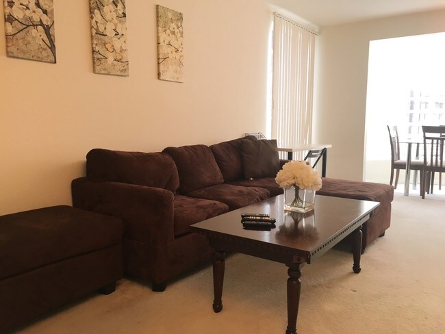 Foto del edificio - 1395 Kelton Ave