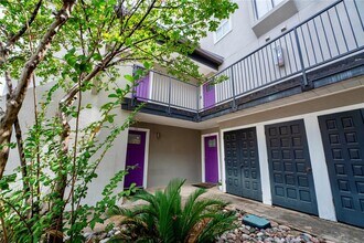 Building Photo - 935 La Posada Dr