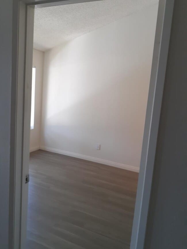 Building Photo - 5161 Huntington Dr N