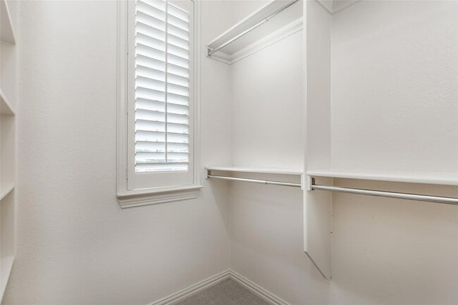 Building Photo - 921 Pine Burst Dr