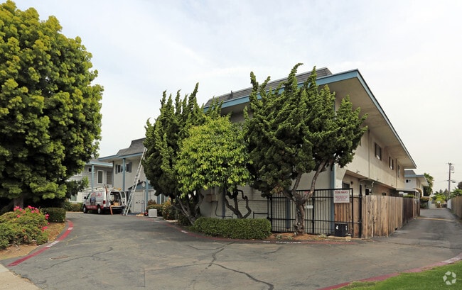 Building Photo - The Chula Vista Townhouse