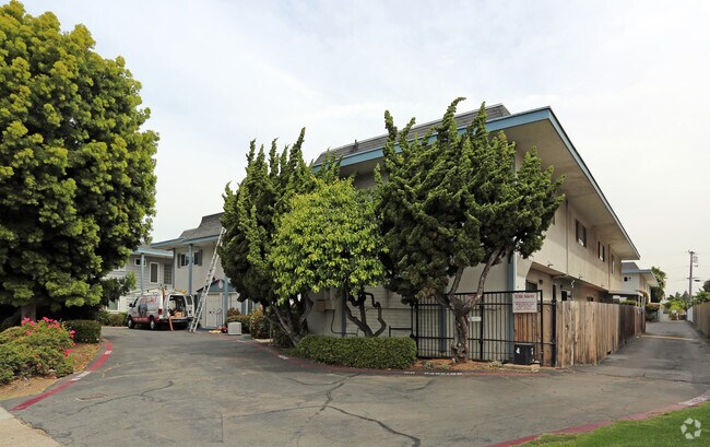 Foto del edificio - The Chula Vista Townhouse